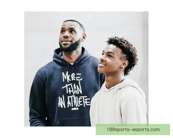 詹姆斯高光之夜携布朗尼同框引爆全场他究竟是谁再度封神之问